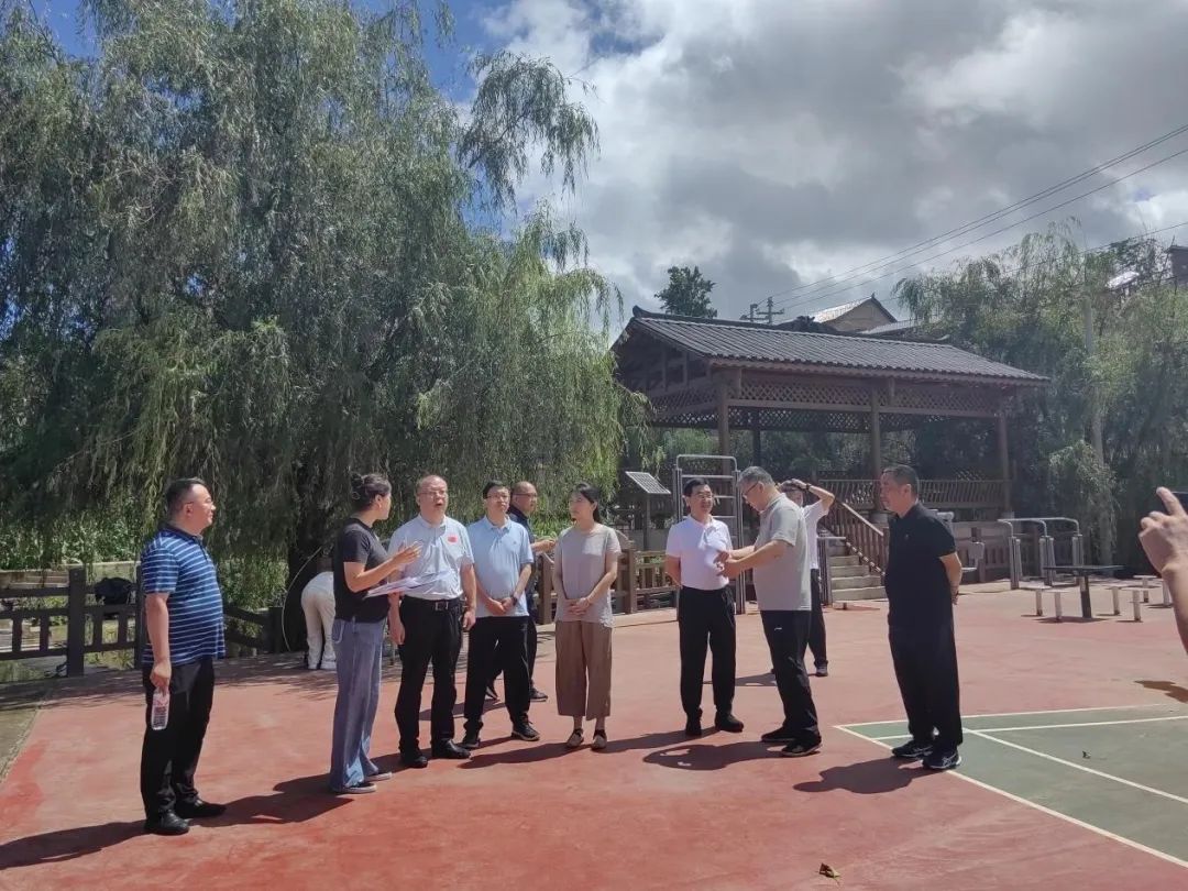 MILE米乐集团-2025春节海报丨祝中国体博会的广大朋友：蛇舞新春 祥瑞满门